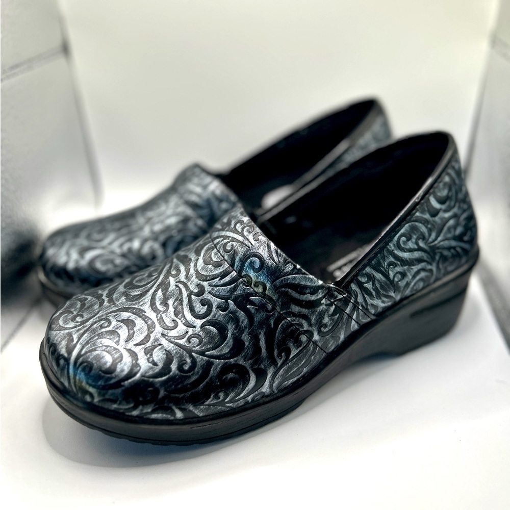 NWOT Mary Jane Shoes Sz 7 Black Silver Slip On Easy Street​​​​​​​